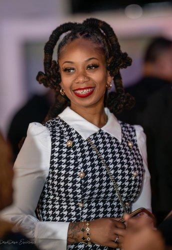 mobile - carousel-hero-element image-3